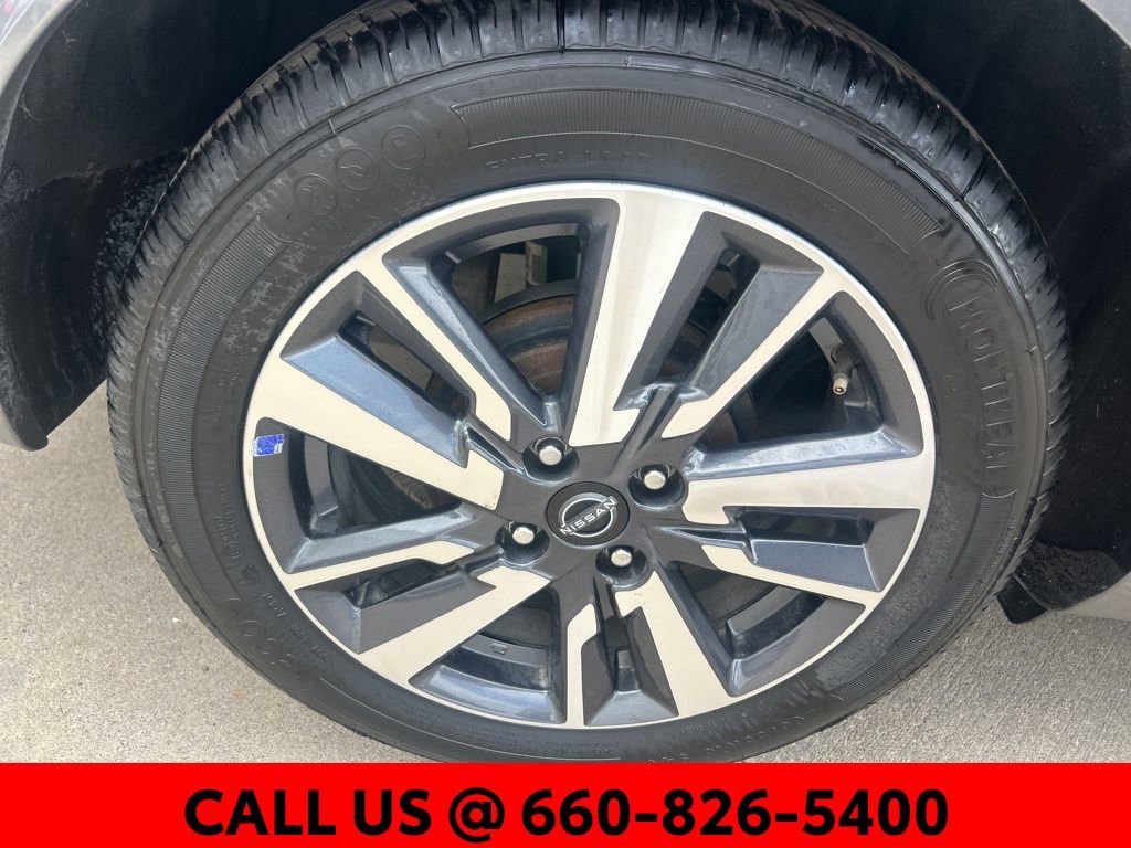 Used 2023 Nissan Versa SV image 9