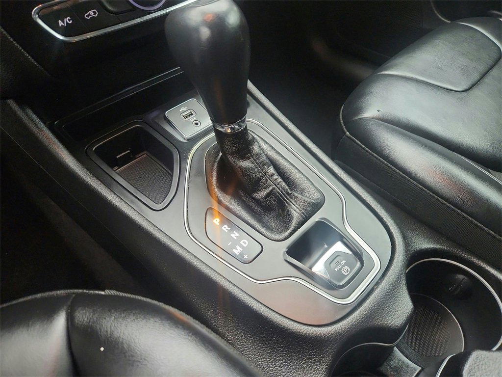 Used 2019 Jeep Cherokee Latitude Plus image 14