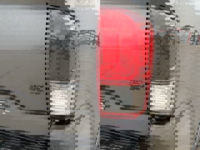 Used 2019 Toyota Tacoma TRD Sport w/ Technology Package image 6