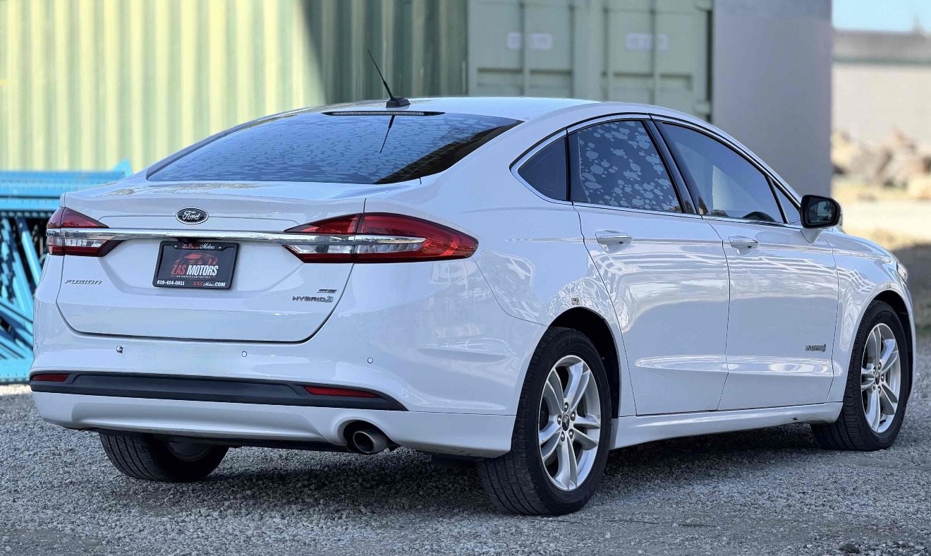 Used 2017 Ford Fusion SE w/ Equipment Group 602A FWD image 7
