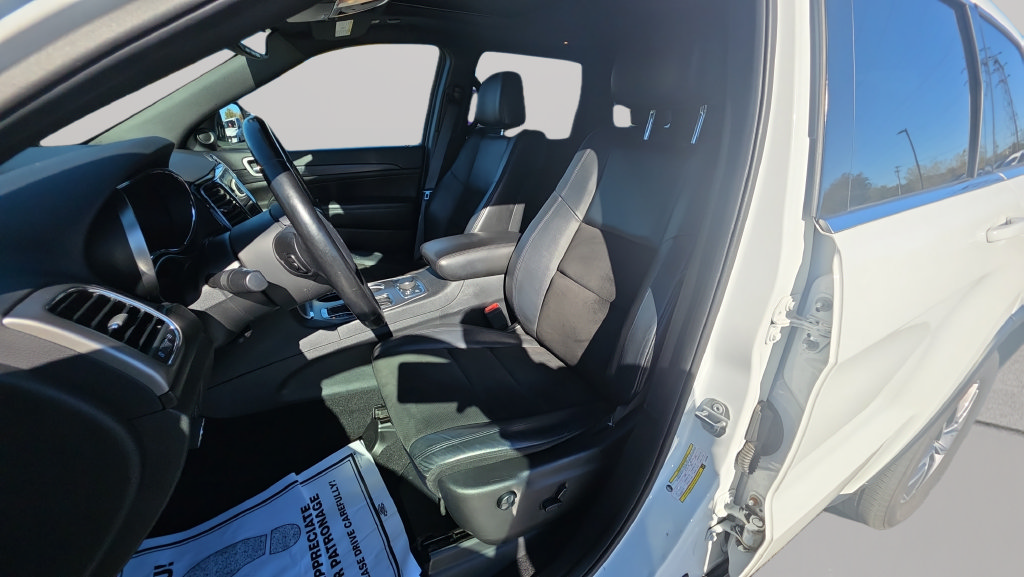 Used 2020 Jeep Grand Cherokee Laredo w/ Quick Order Package 2BN North AWD/4WD image 16