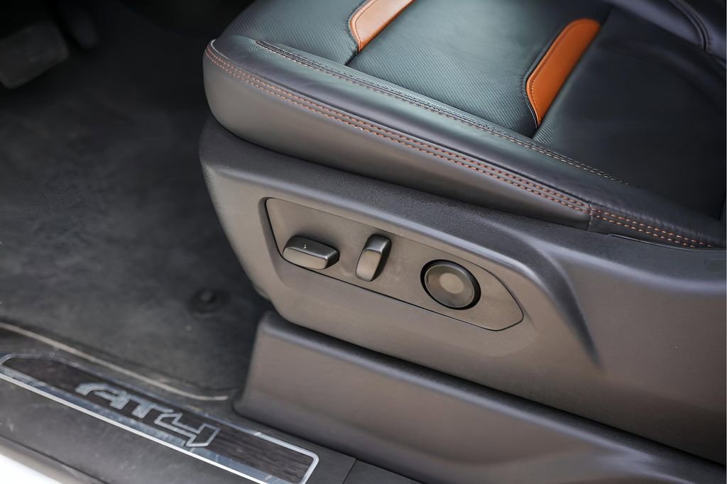 Used 2025 GMC Sierra 1500 AT4 image 11