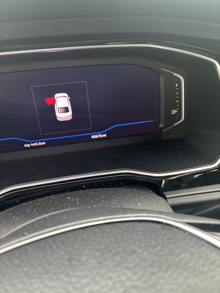 Used 2019 Volkswagen Jetta SEL w/ Cold Weather Package FWD image 4