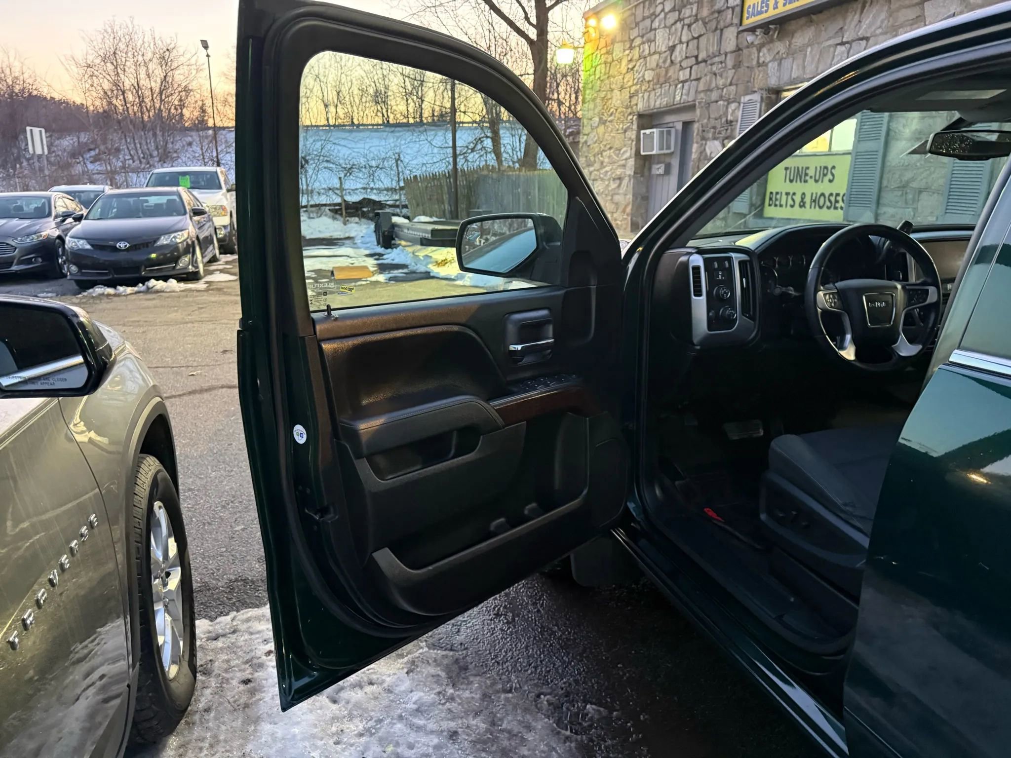 Used 2015 GMC Sierra 1500 SLE w/ SLE Value Package AWD/4WD image 25