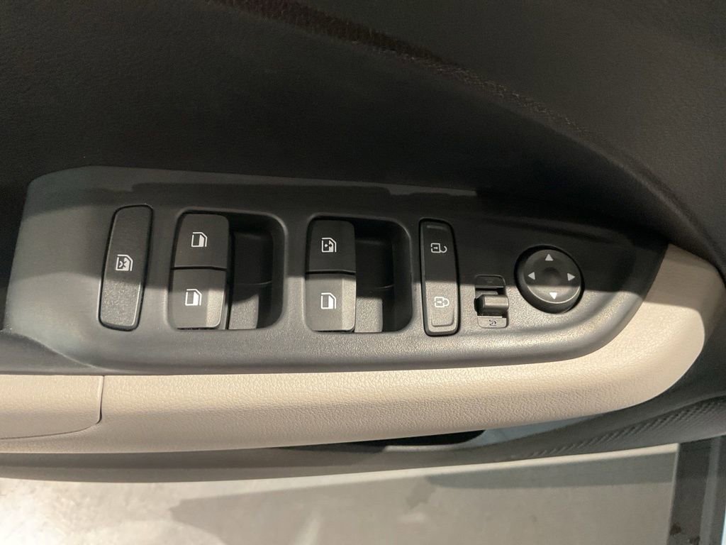 New 2025 Hyundai Venue SEL image 9