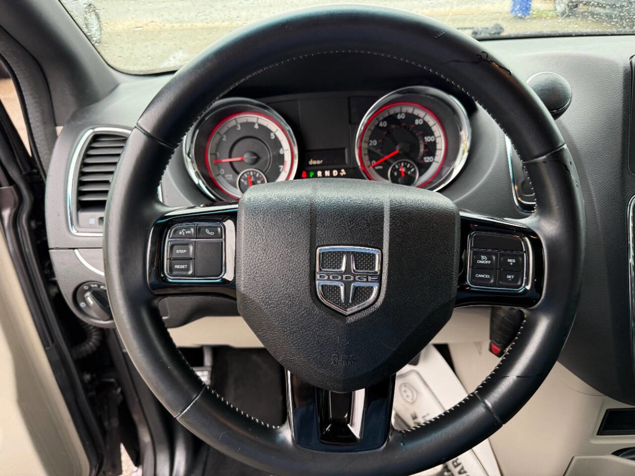 Used 2016 Dodge Grand Caravan SE FWD image 13