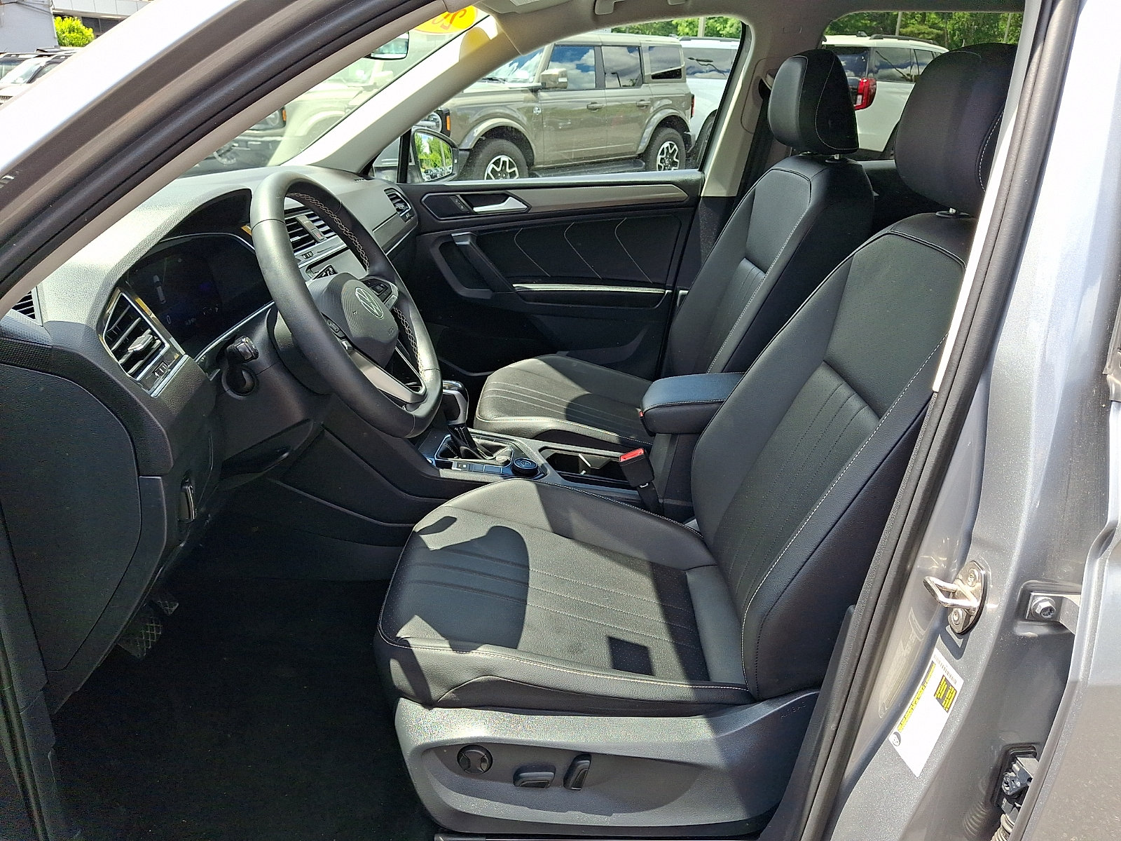 Used 2023 Volkswagen Tiguan SE AWD/4WD image 14