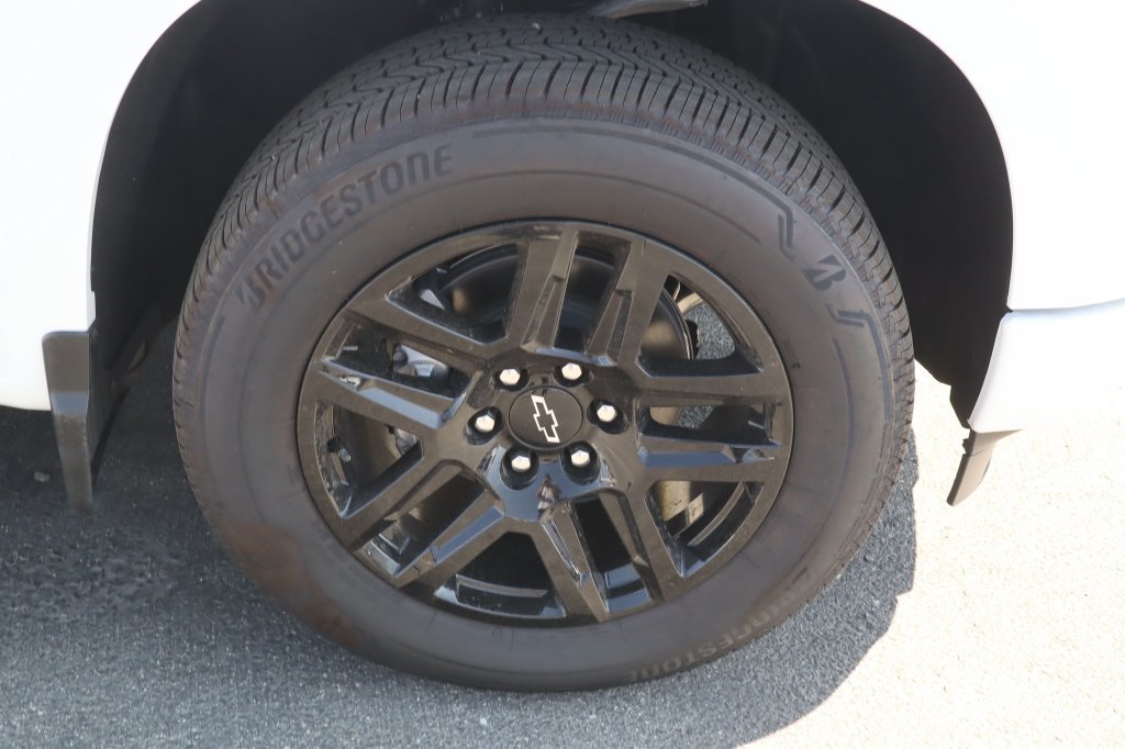 New 2026 Chevrolet Silverado 1500 Custom w/ LPO, Dark Essentials Package RWD image 13