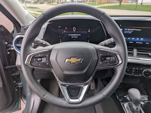 Used 2025 Chevrolet Trax LT w/ LT Convenience Package image 18