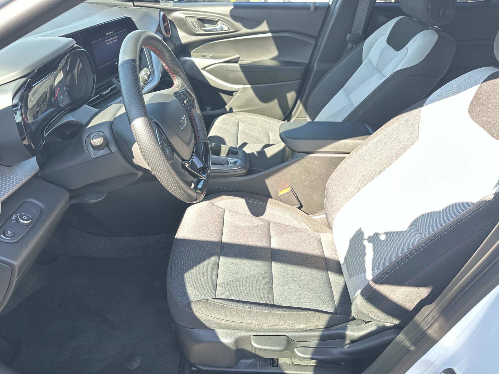 Certified 2024 Chevrolet Trax RS w/ Sunroof Package FWD image 18