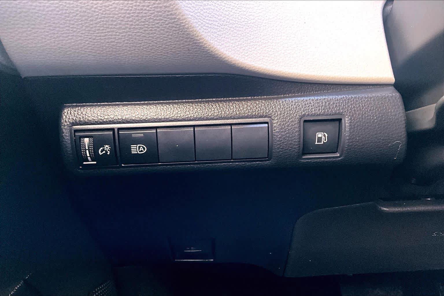 Used 2025 Toyota Corolla LE FWD image 33