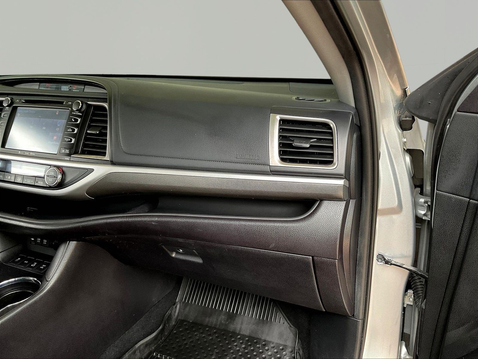 Used 2019 Toyota Highlander SE AWD/4WD image 27