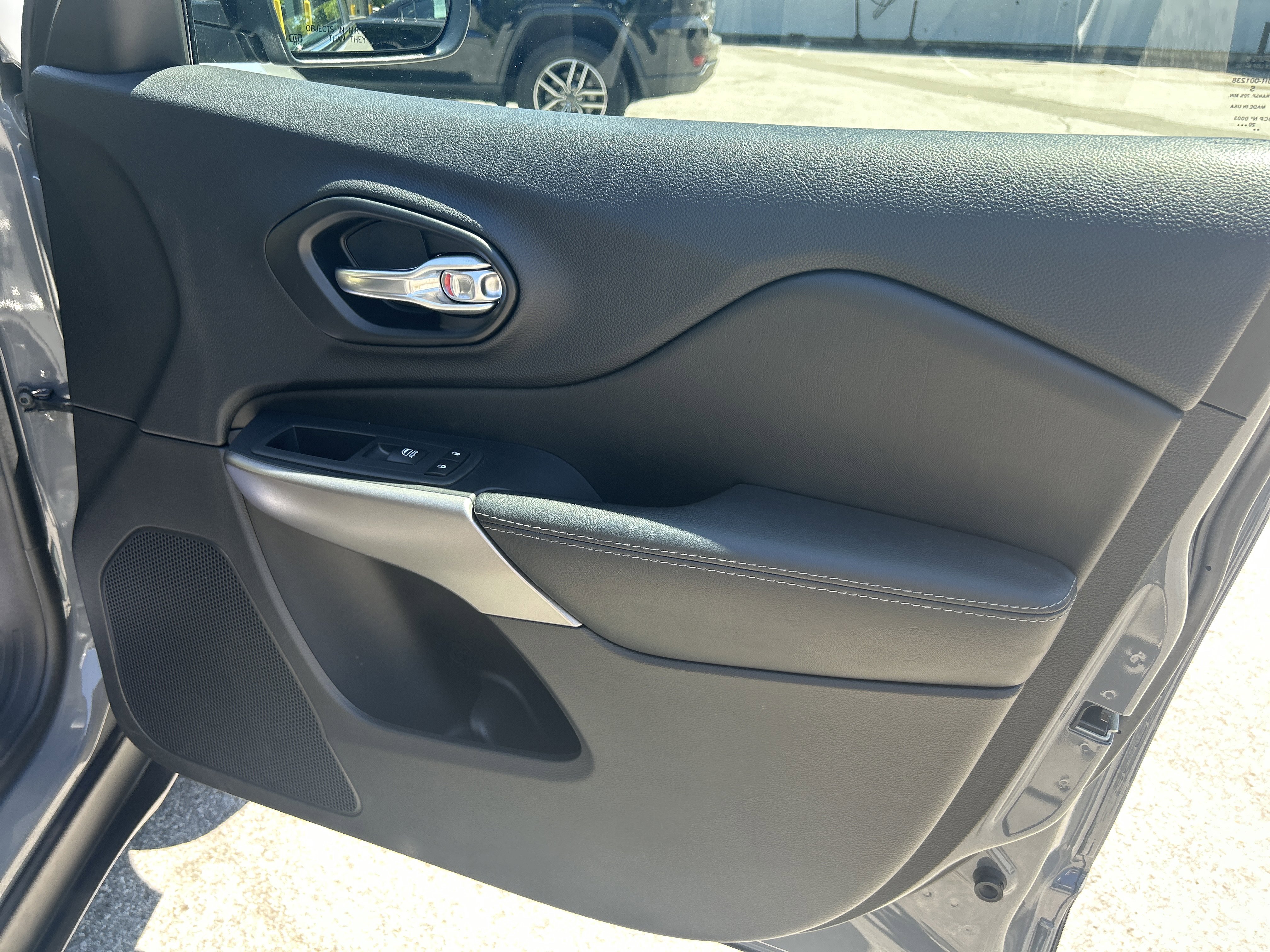 Used 2021 Jeep Cherokee Limited AWD/4WD image 22