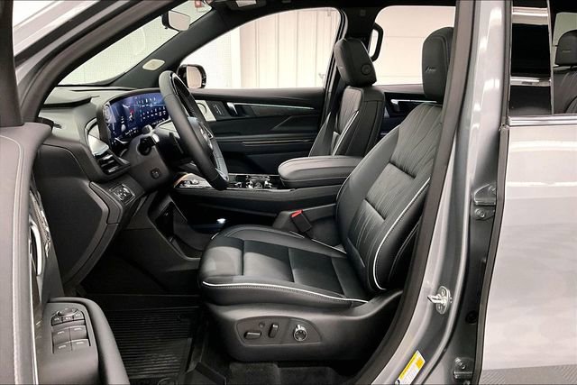 Used 2025 Buick Enclave Avenir w/ Super Cruise Package image 22