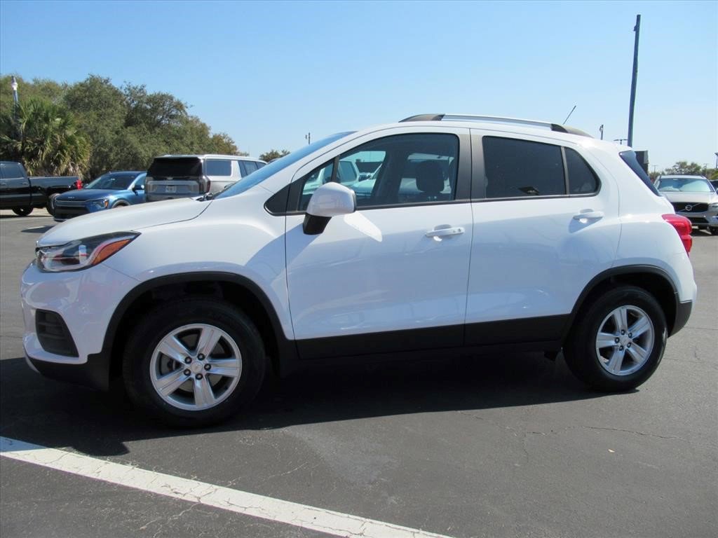 Certified 2022 Chevrolet Trax LT w/ LT Convenience Package AWD/4WD image 2