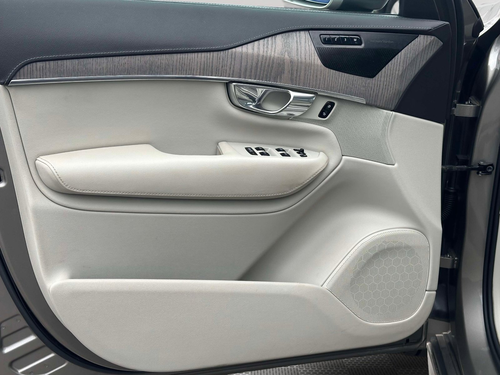 Used 2021 Volvo XC90 T6 Inscription w/ Climate Package image 21