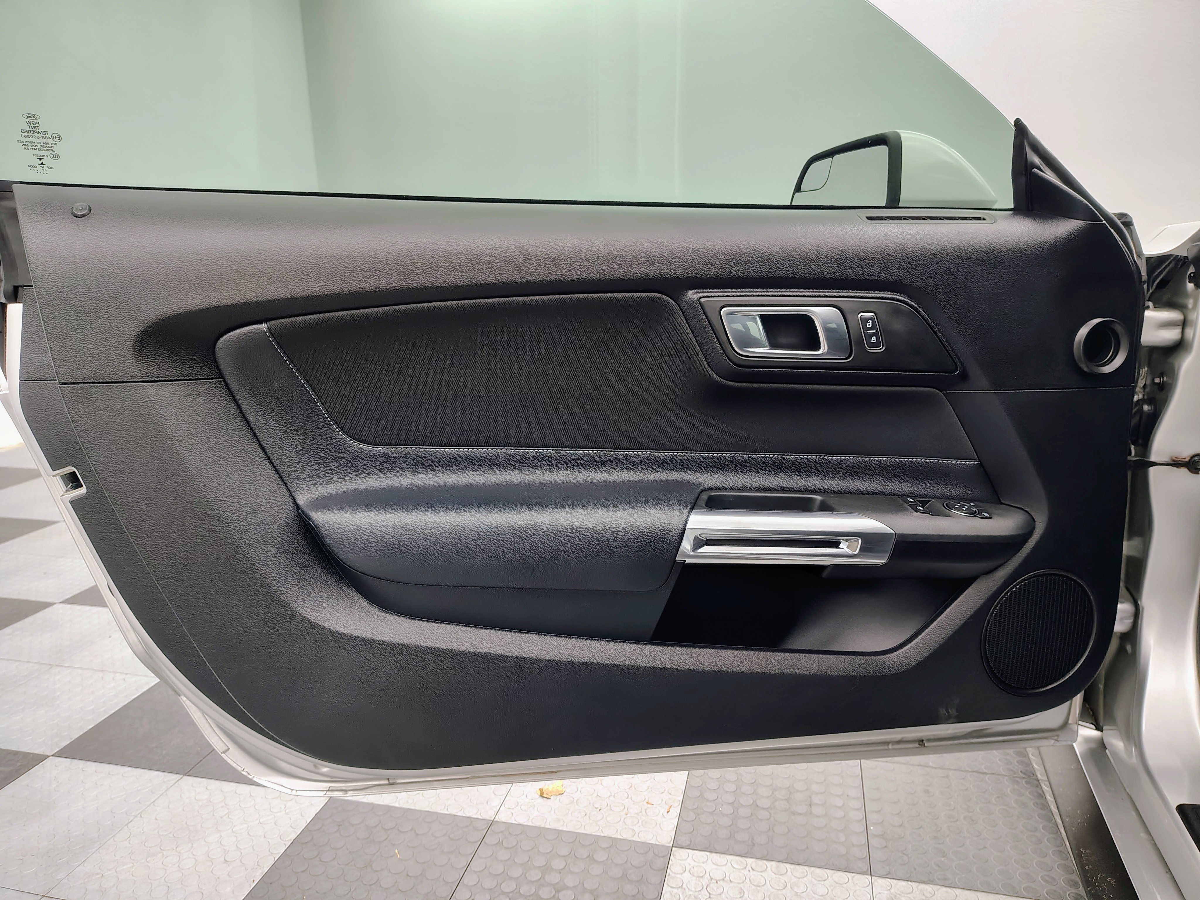 Used 2018 Ford Mustang Coupe image 17