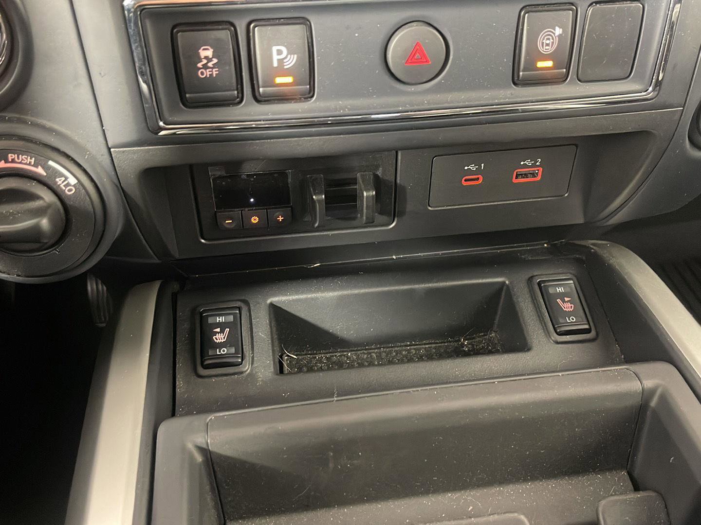 Used 2024 Nissan Titan SV w/ SV Convenience Package image 18