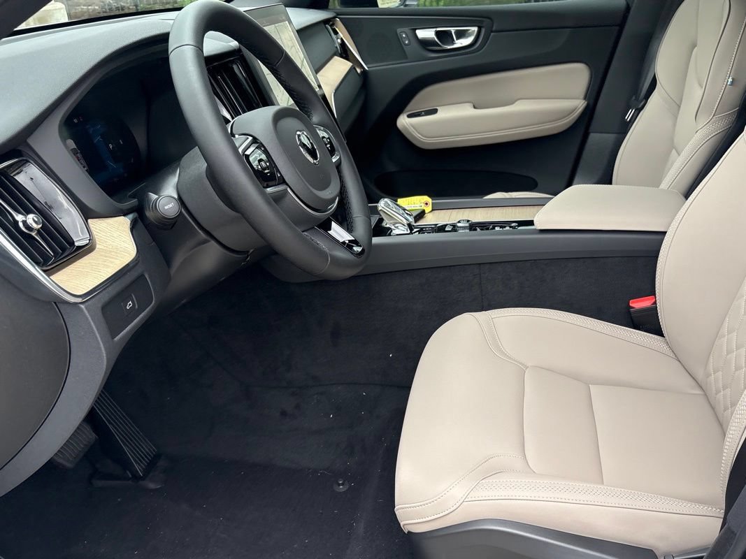 New 2026 Volvo XC60 B5 Core AWD/4WD image 18