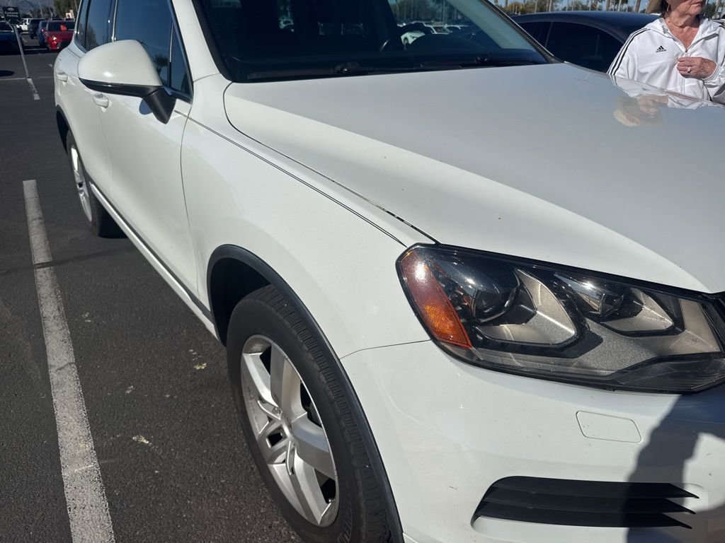 Used 2014 Volkswagen Touareg Sport image 3