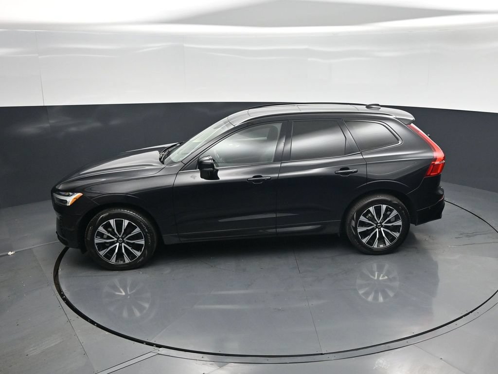 Used 2025 Volvo XC60 B5 Plus AWD/4WD image 43