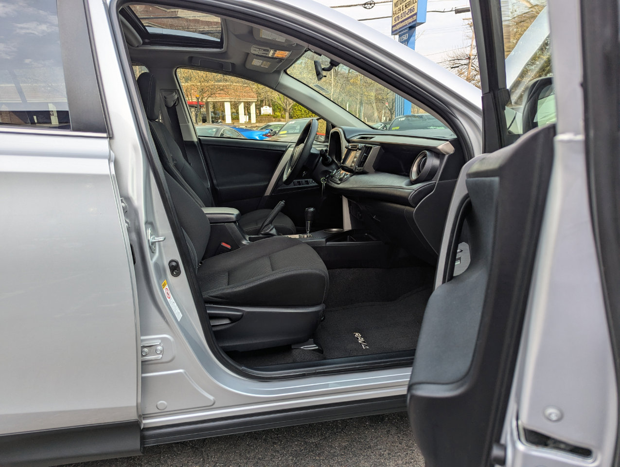 Used 2015 Toyota RAV4 XLE image 31