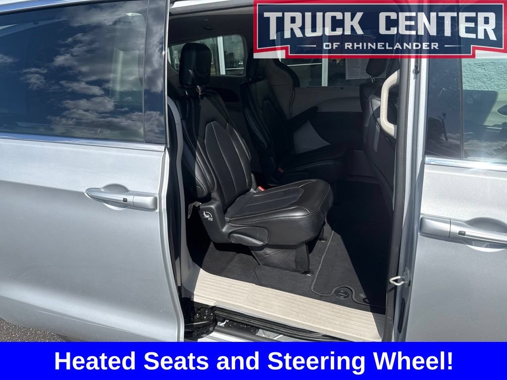 Used 2024 Chrysler Pacifica Touring-L FWD image 24