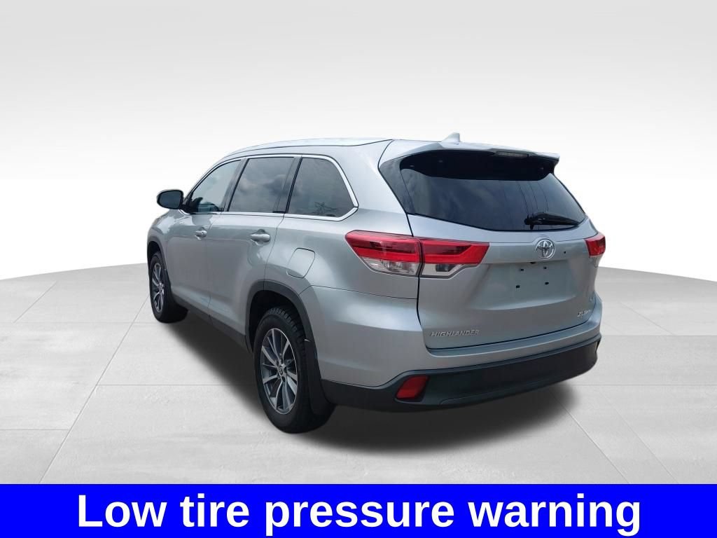 Used 2019 Toyota Highlander XLE AWD/4WD image 18