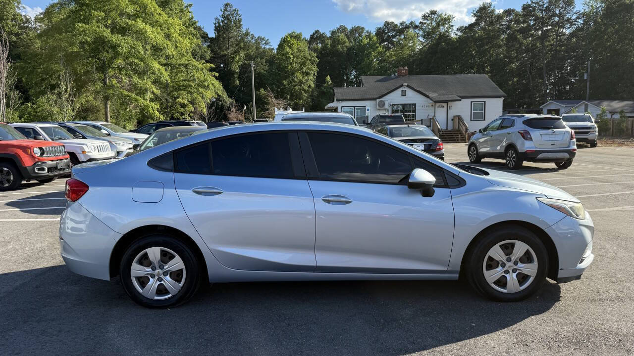 Used 2017 Chevrolet Cruze LS FWD image 9