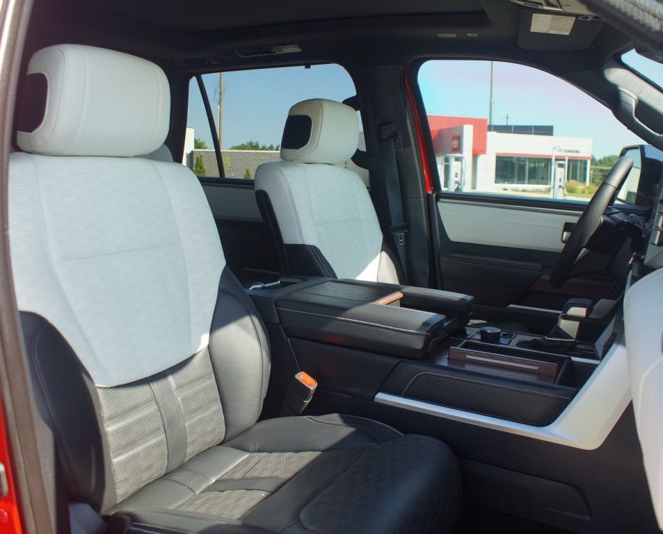 Used 2025 Toyota Sequoia Capstone AWD/4WD image 24