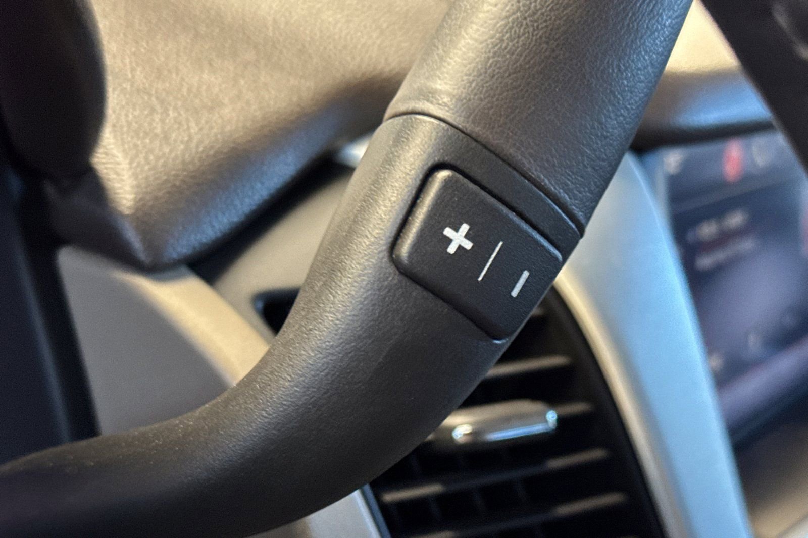 Used 2015 GMC Yukon SLT w/ Open Road Package image 27