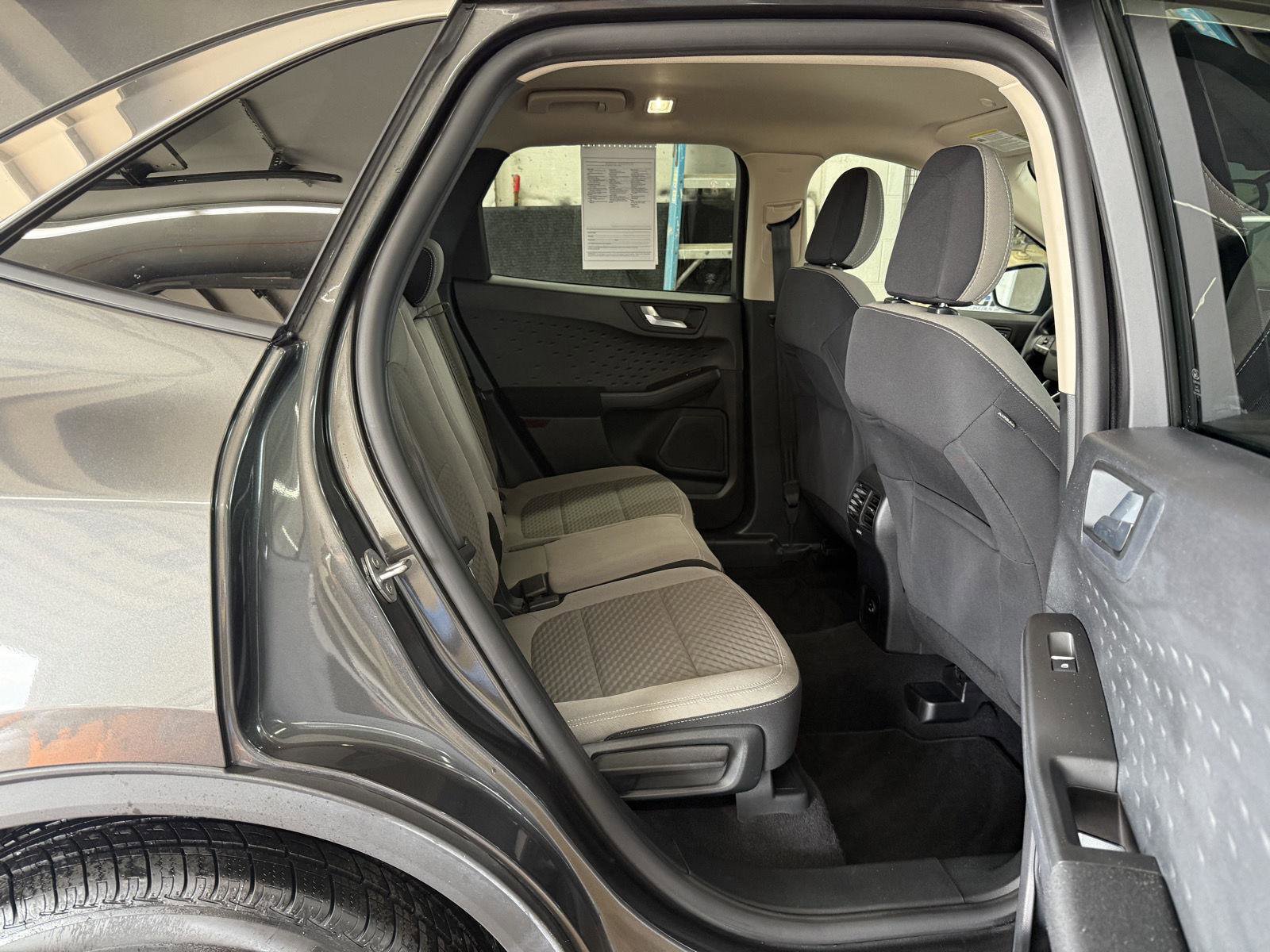 Used 2020 Ford Escape SE image 26