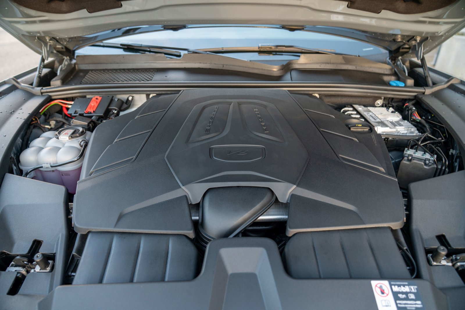 Certified 2026 Porsche Cayenne AWD/4WD image 28