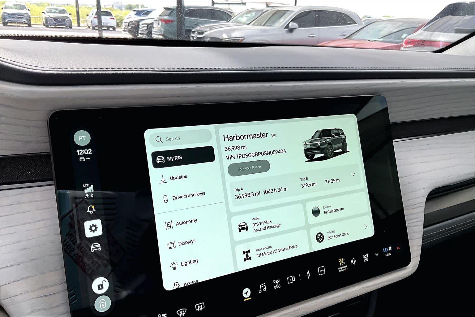 Used 2025 Rivian R1S Premium Dual AWD/4WD image 25