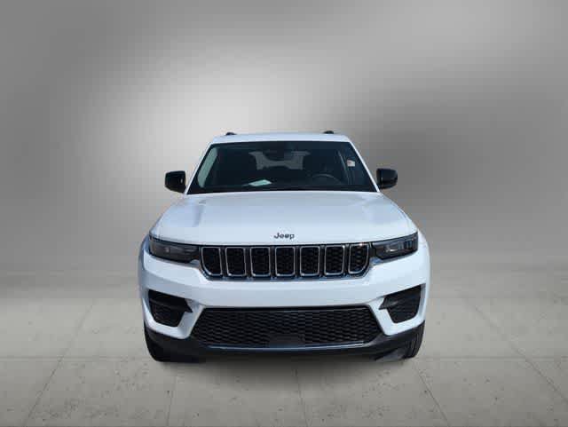 Certified 2023 Jeep Grand Cherokee Laredo AWD/4WD image 3