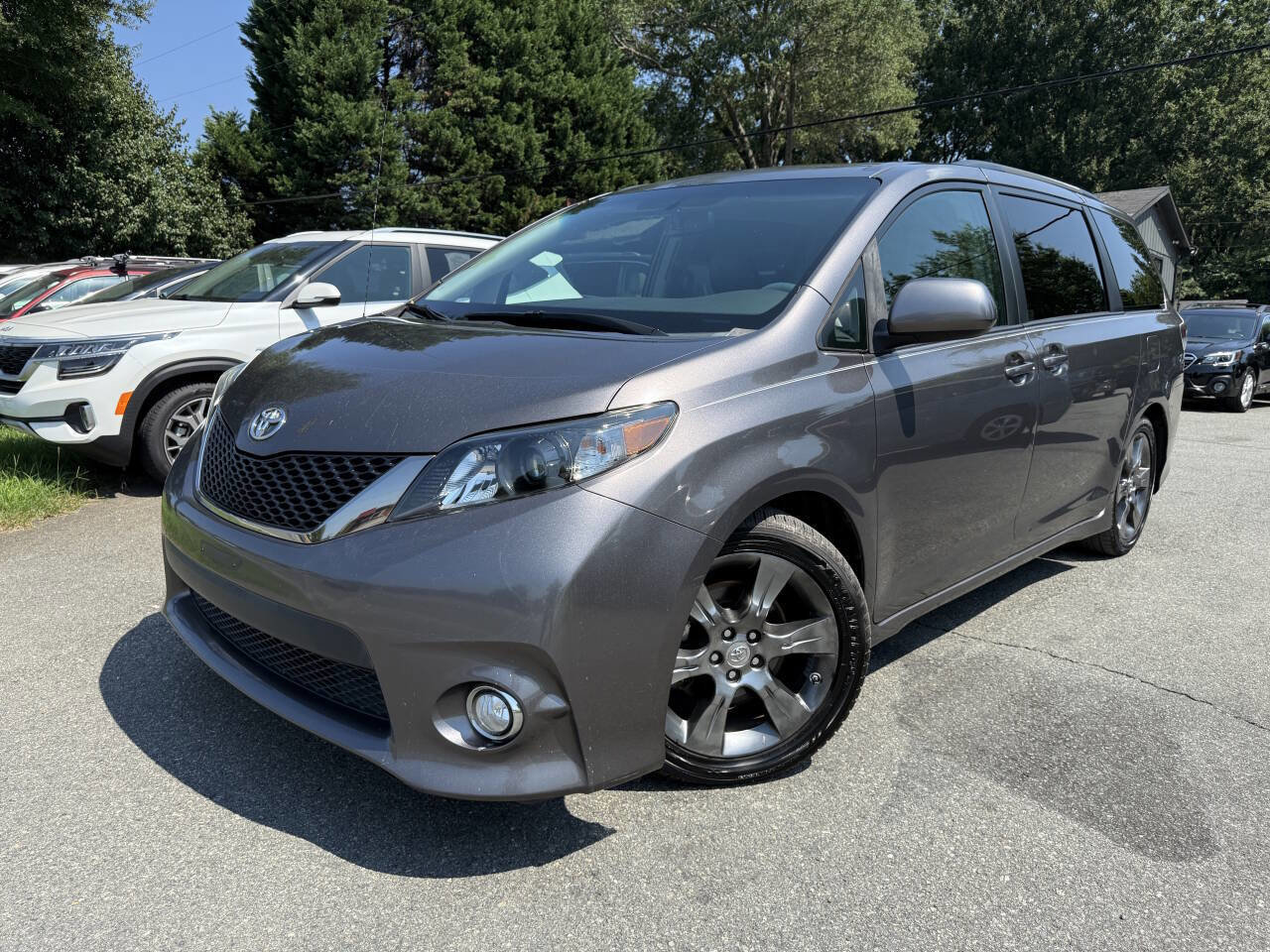 Used 2012 Toyota Sienna SE