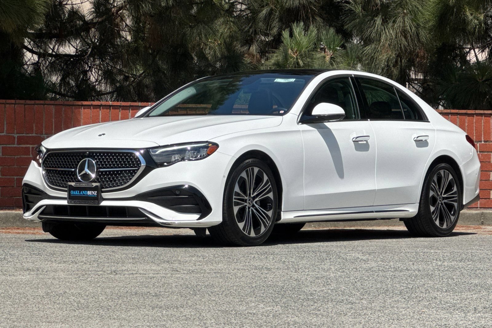 Used 2025 Mercedes-Benz E 350 4MATIC Sedan image 9
