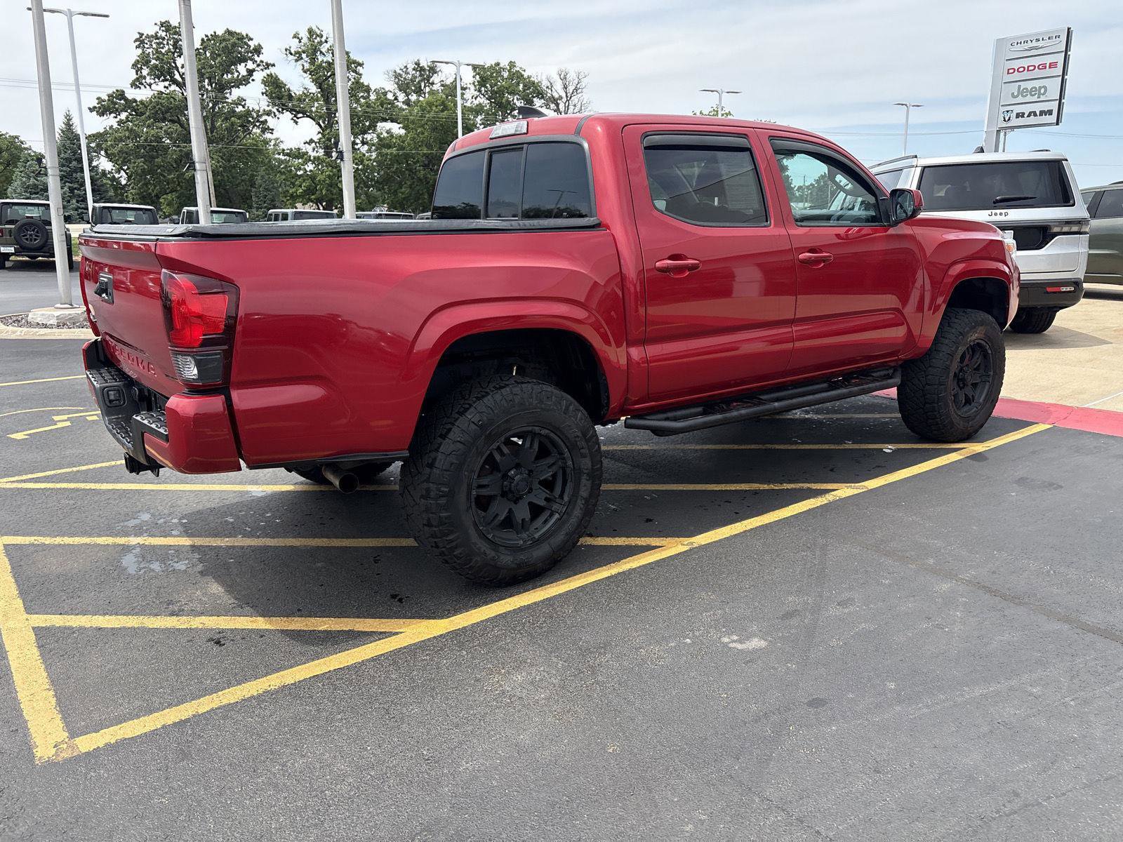 Used 2020 Toyota Tacoma SR AWD/4WD image 5
