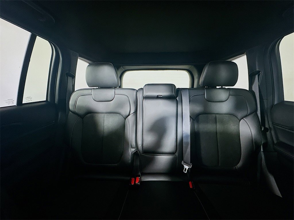 New 2025 Jeep Grand Cherokee Altitude image 10