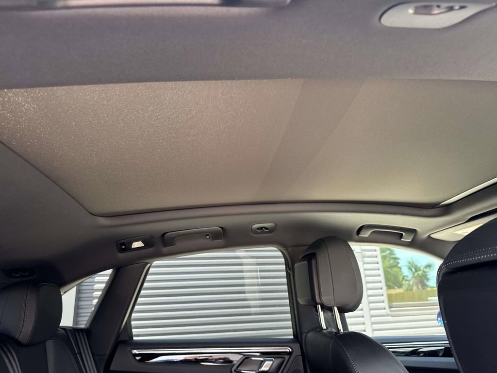 Certified 2025 Porsche Macan image 15