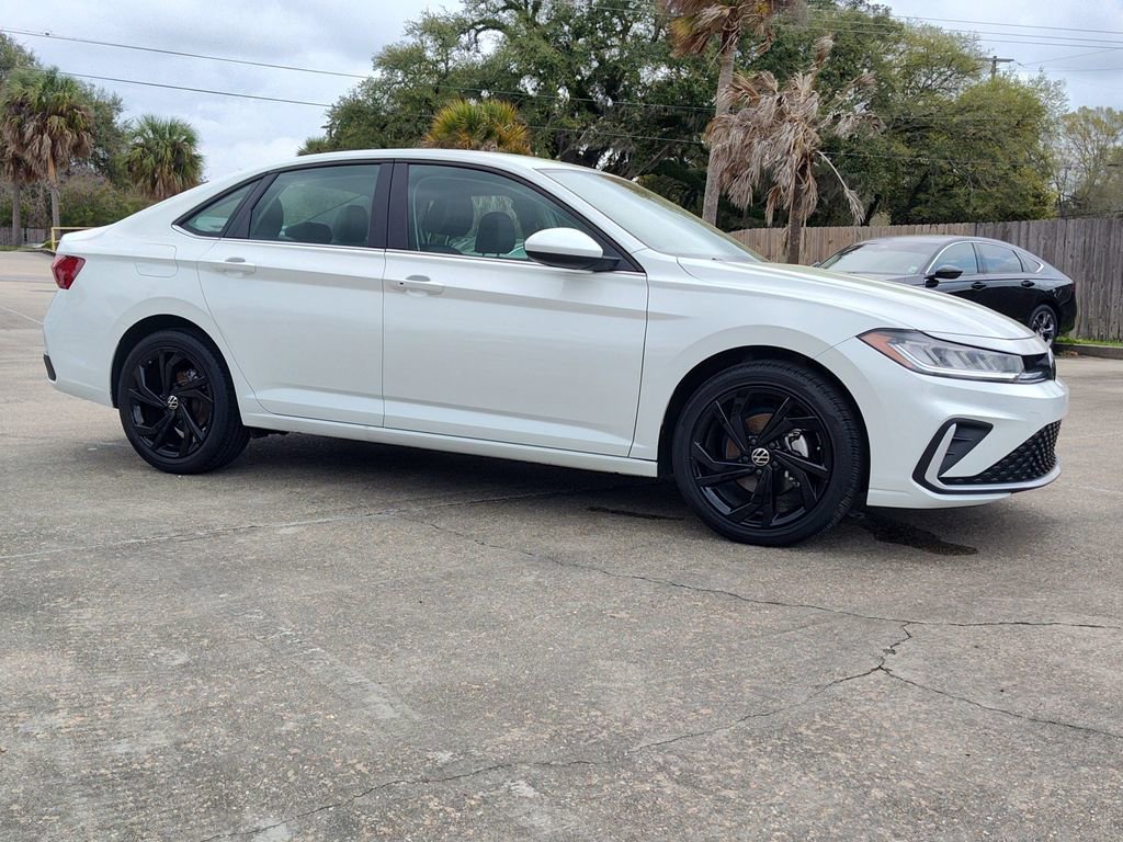 Used 2025 Volkswagen Jetta SE w/ Black Wheel Package image 13