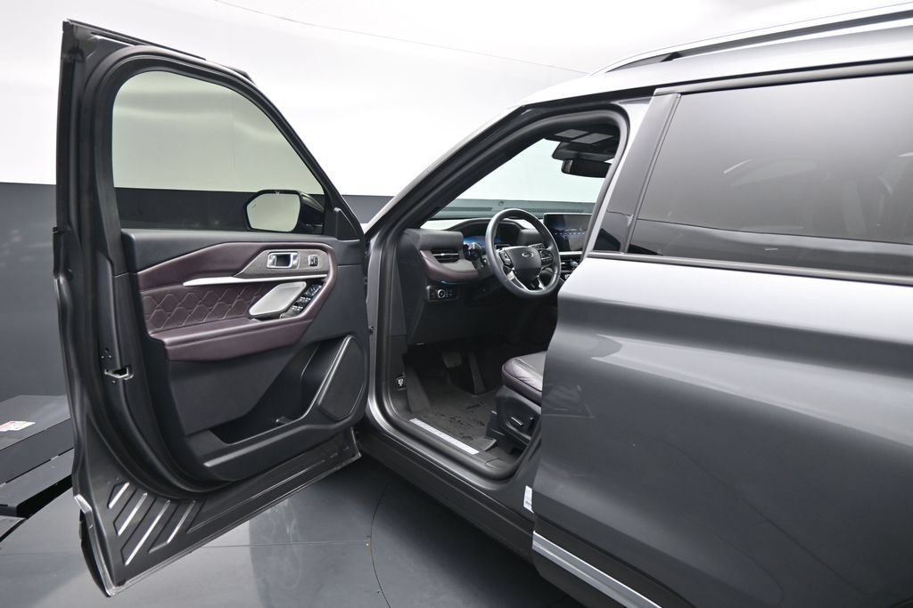 Certified 2025 Ford Explorer Platinum w/ Ultimate Package AWD/4WD image 9