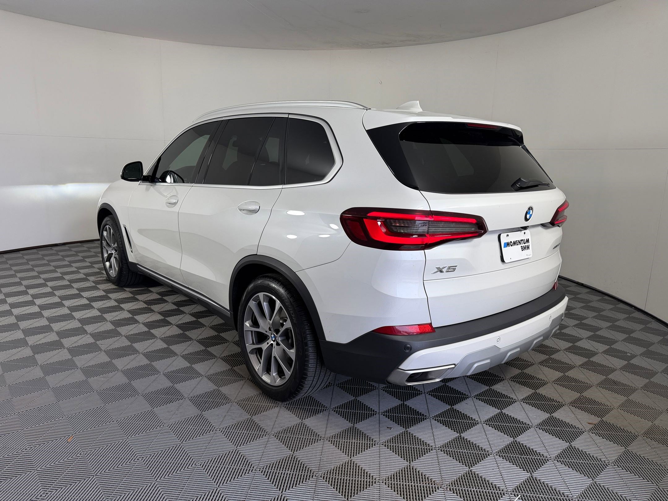 Used 2023 BMW X5 sDrive40i RWD image 3