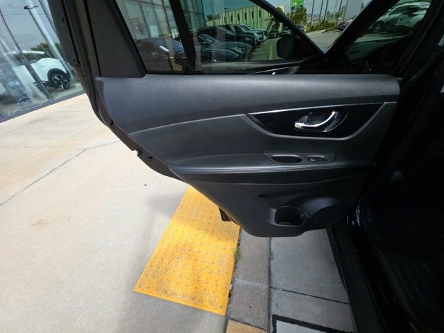 Used 2019 Nissan Rogue SL w/ Premium Package image 23