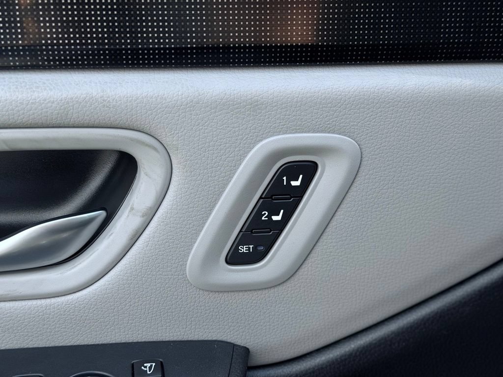 Used 2025 Honda Pilot Elite image 16