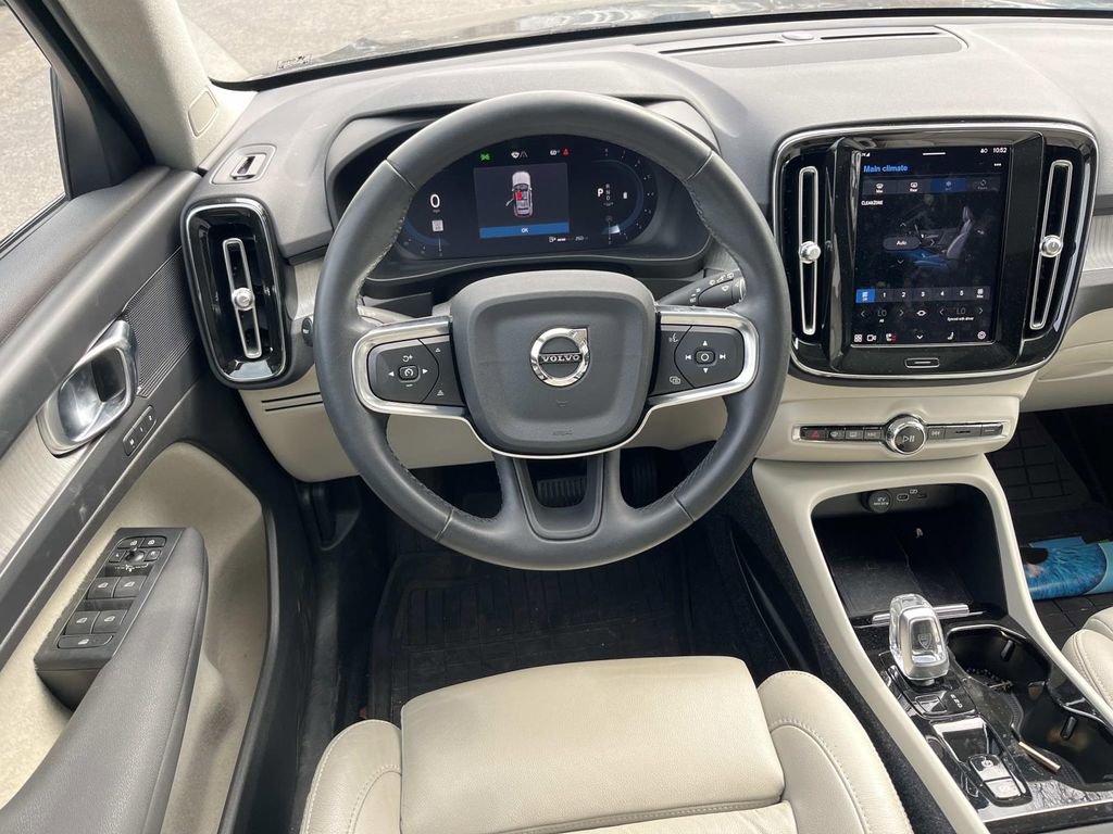 Used 2023 Volvo XC40 B4 Plus w/ Driver Assist Package image 14