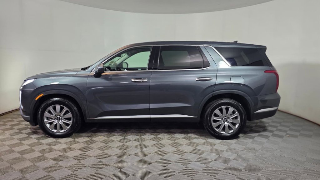 Used 2023 Hyundai Palisade SE image 2
