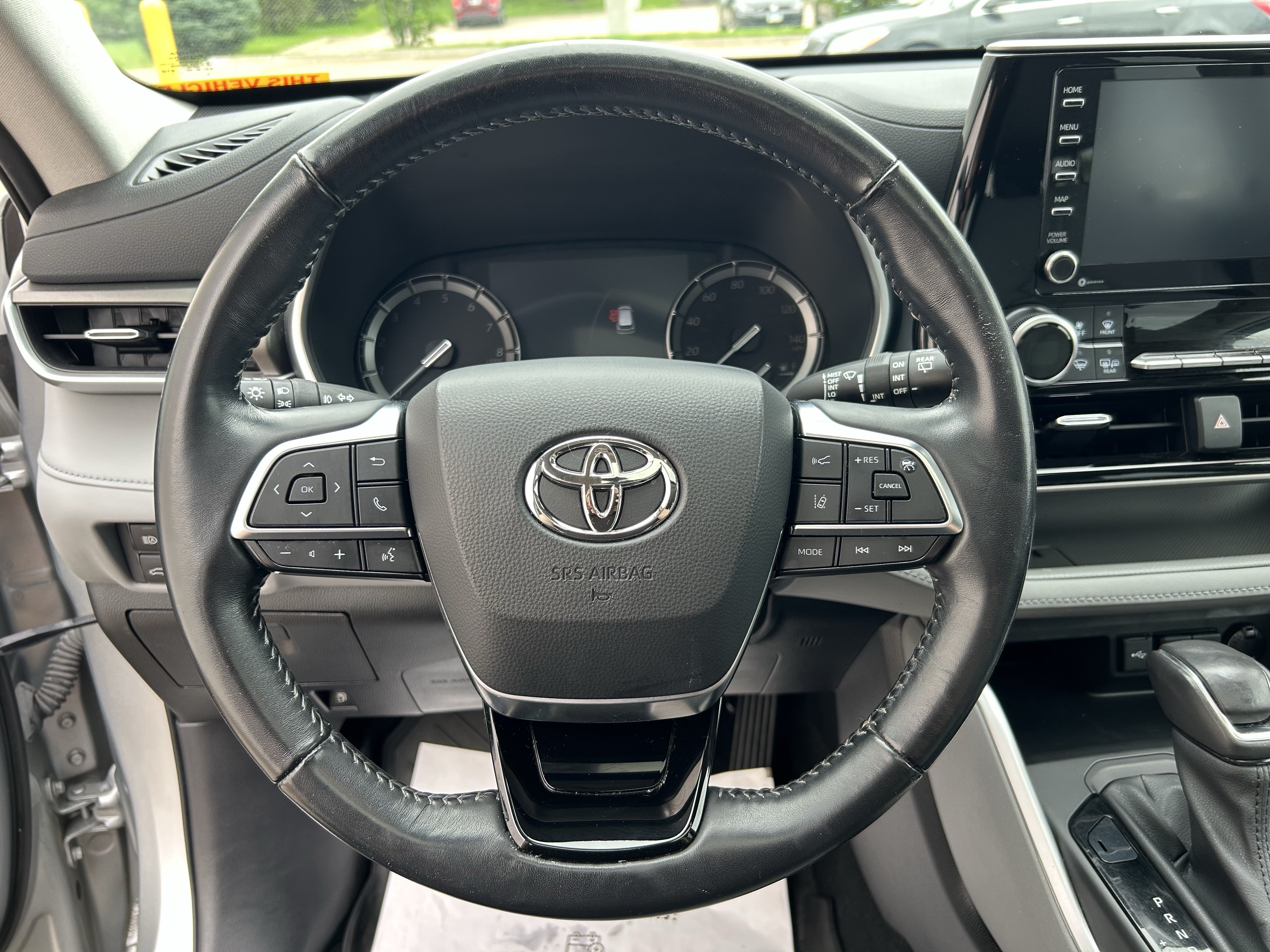 Certified 2020 Toyota Highlander XLE AWD/4WD image 23