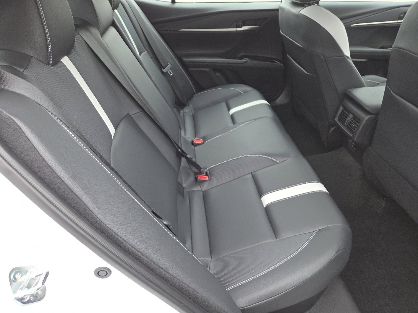 Used 2025 Toyota Camry SE w/ Convenience Package image 20