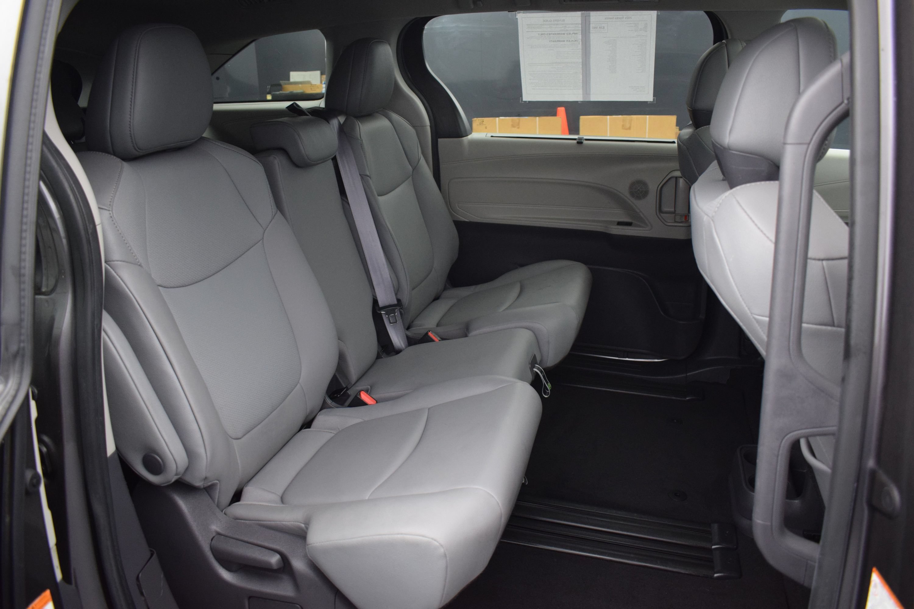 Used 2021 Toyota Sienna XLE FWD image 11